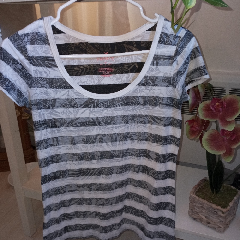 Women's size small short sleeve American Eagle t-shirt